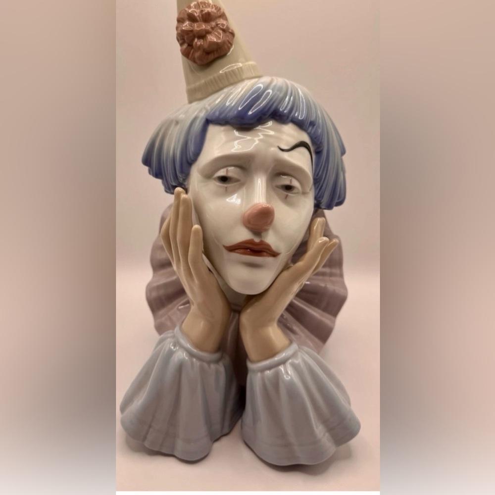 Lladro Porcelain Figurine with Cream and Gray Details